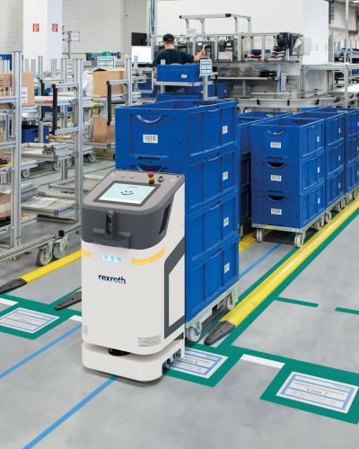 Active Shuttle transportiert Kisten