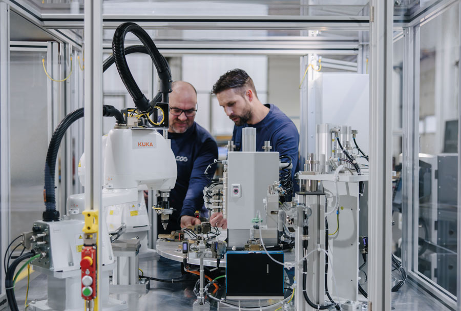 Symacon Mitarbeiter bei der Arbeit